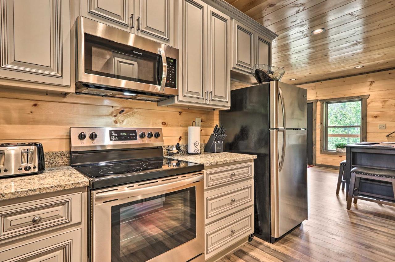 Modern Gatlinburg Cabin with Hot Tub, Game Room Exterior foto