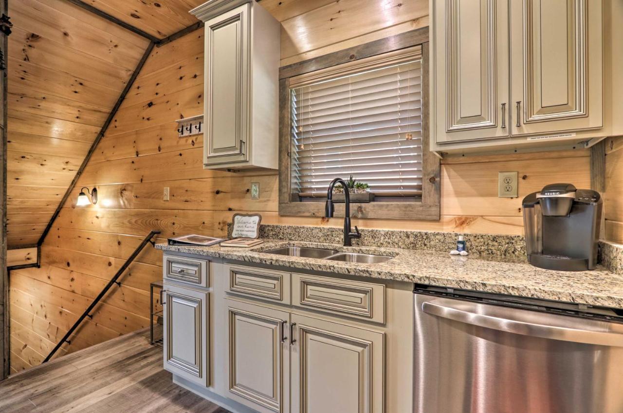 Modern Gatlinburg Cabin with Hot Tub, Game Room Exterior foto