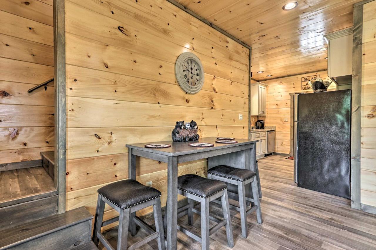 Modern Gatlinburg Cabin with Hot Tub, Game Room Exterior foto