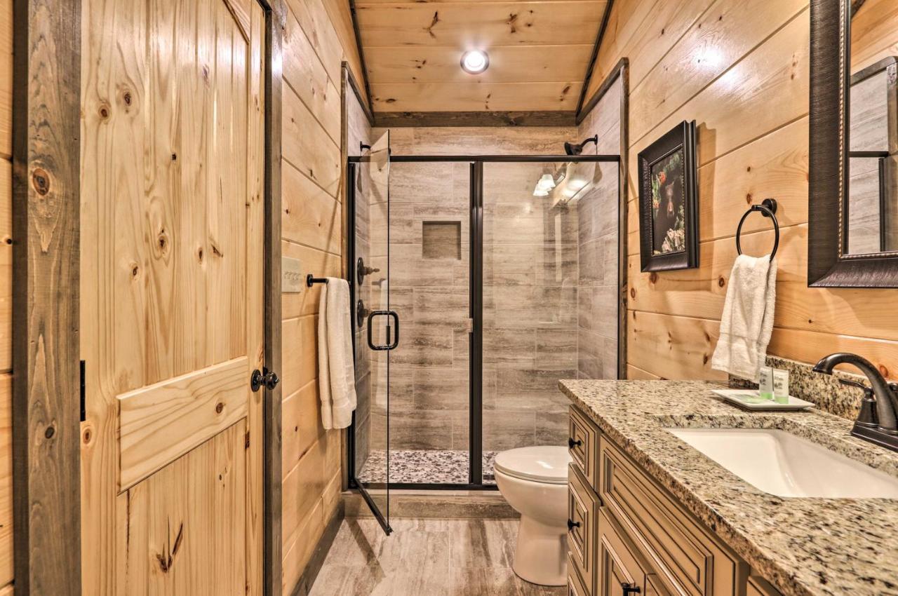 Modern Gatlinburg Cabin with Hot Tub, Game Room Exterior foto