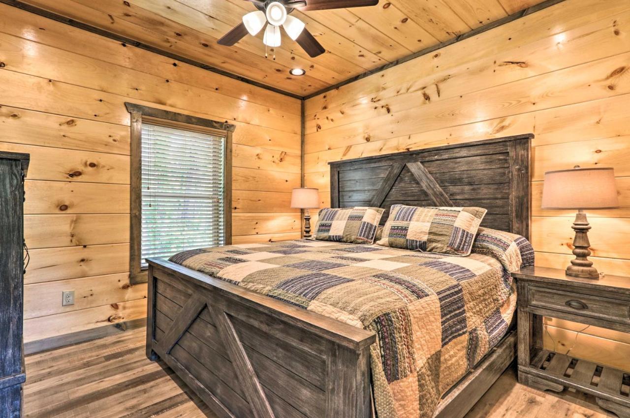 Modern Gatlinburg Cabin with Hot Tub, Game Room Exterior foto